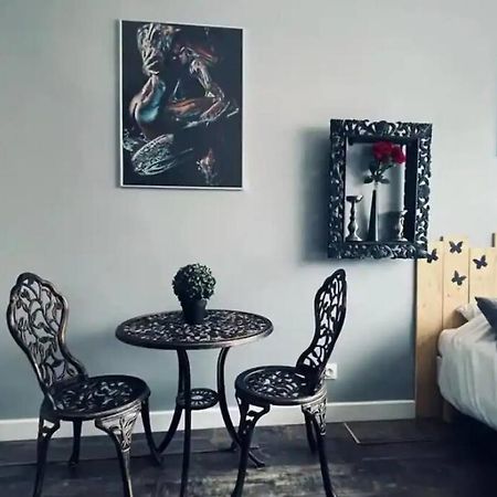 Orphelin Studio Avec Balneo Proche Centre Ville Reims Luaran gambar