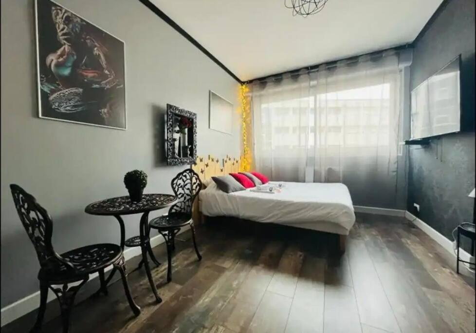 Orphelin Studio Avec Balneo Proche Centre Ville Reims Luaran gambar